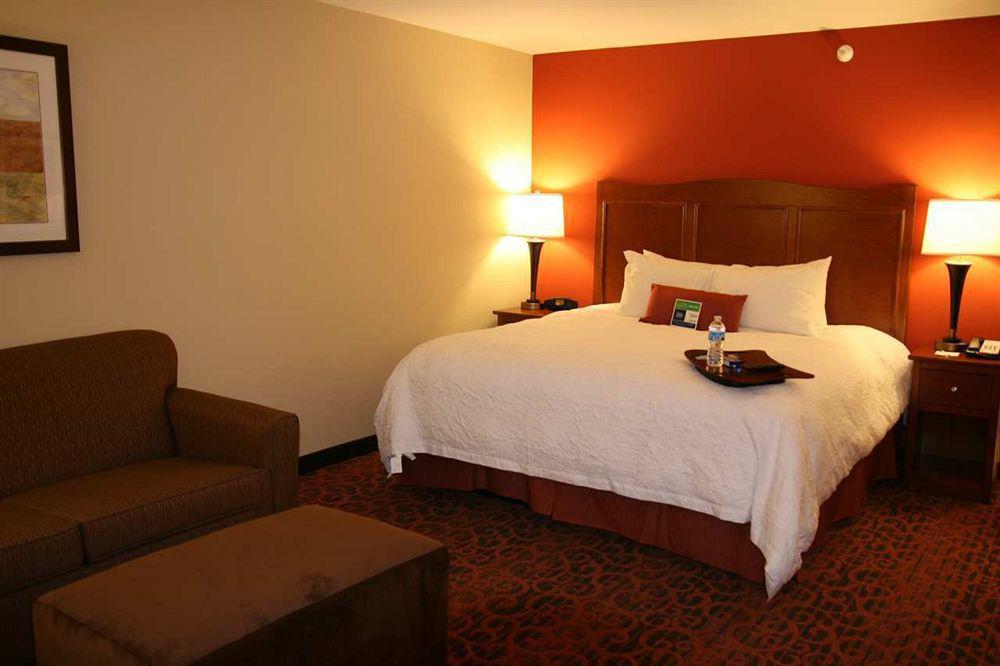 Hampton Inn Muscatine Стая снимка