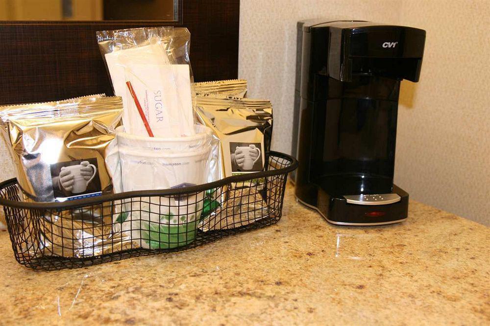 Hampton Inn Muscatine Екстериор снимка