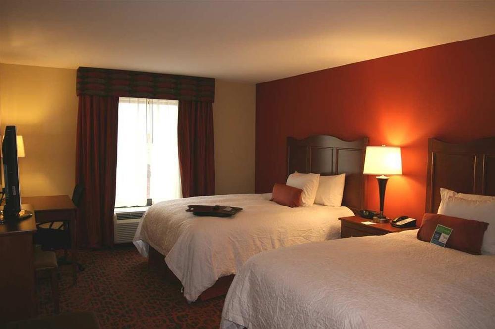 Hampton Inn Muscatine Стая снимка