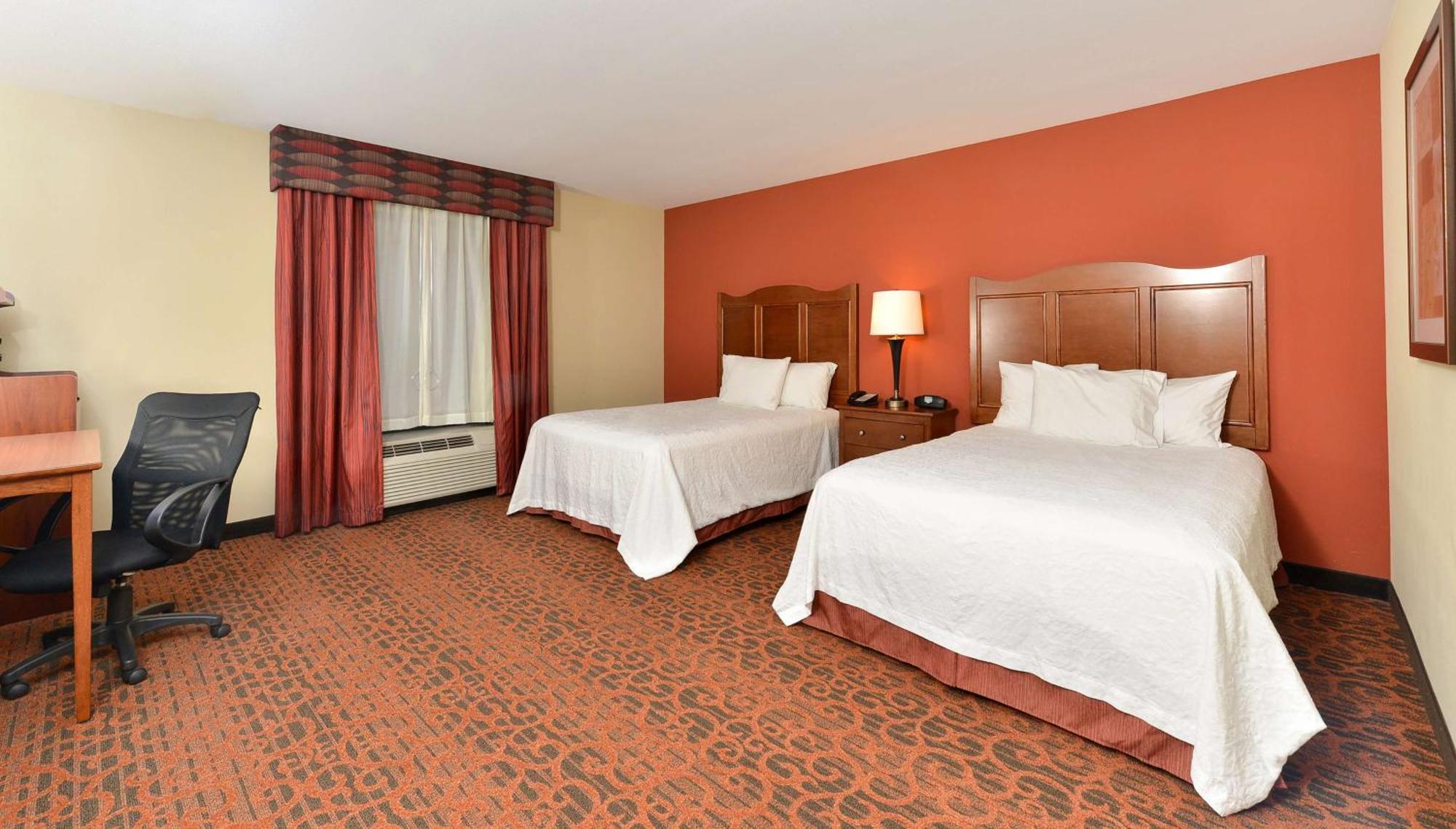 Hampton Inn Muscatine Екстериор снимка