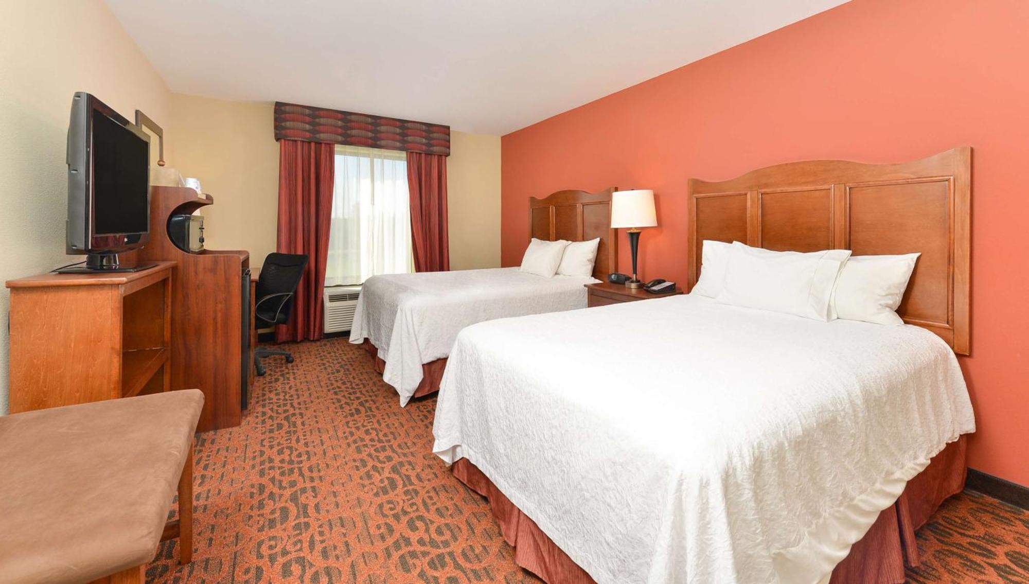 Hampton Inn Muscatine Екстериор снимка