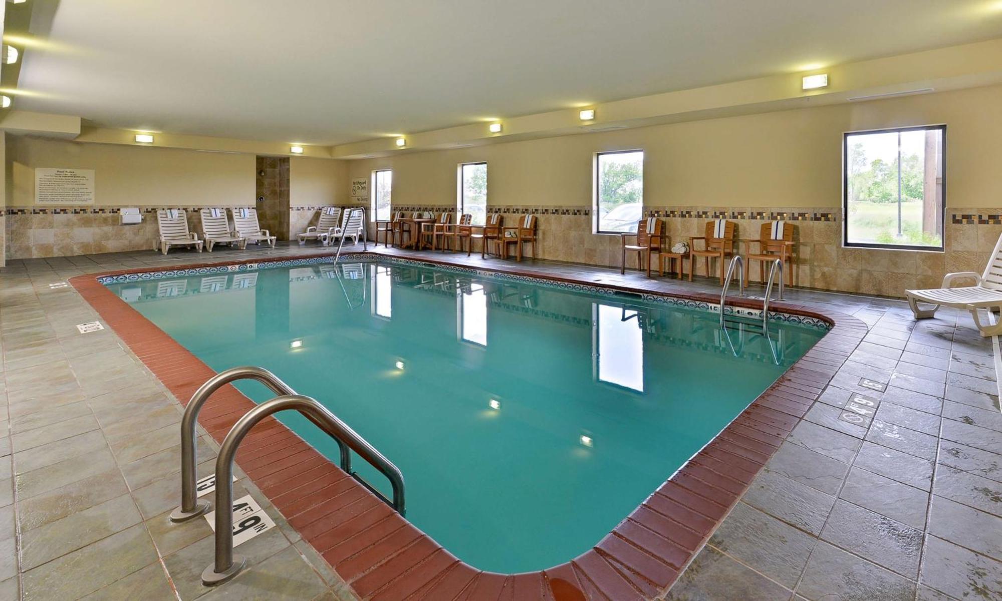 Hampton Inn Muscatine Екстериор снимка