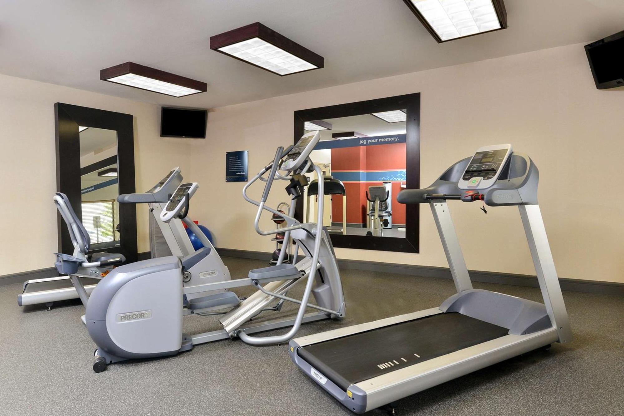 Hampton Inn Muscatine Екстериор снимка